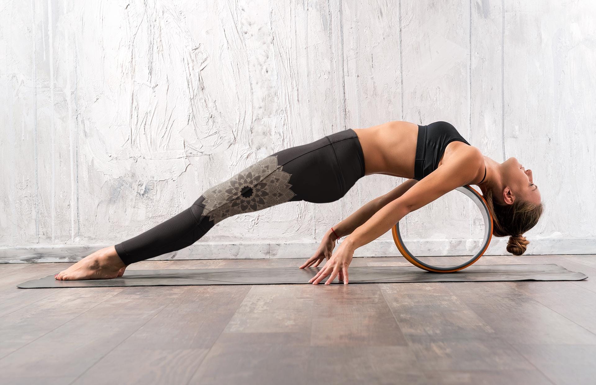 woman doing yoga wearing yoga leggings in black and ashwagandha