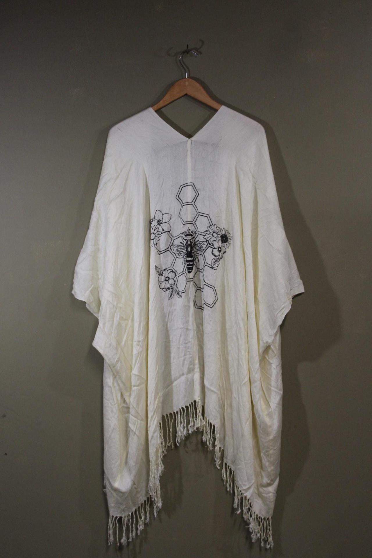 Womens 100% Cotton Kimono in White with screen-printed Honeybee design | sustainbale and handmade