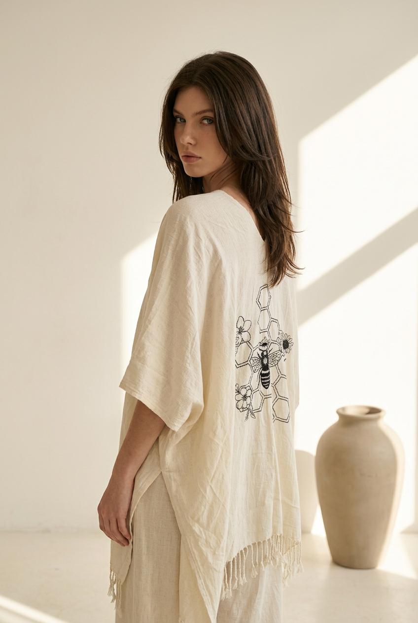 Womens 100% Cotton Kimono in White with screen-printed Honeybee design | sustainbale and handmade